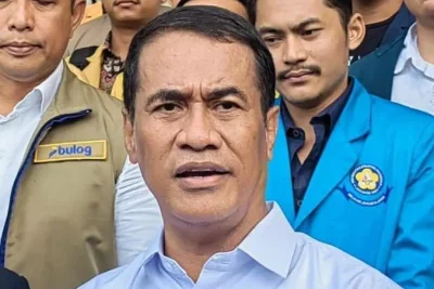 Andi Amran Sulaiman Pastikan Stok Beras Aman, Ancam Tindak Pedagang Nakal