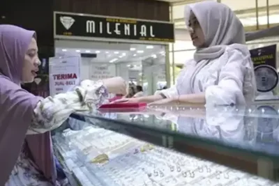 Harga Emas Perhiasan 15 Juni 2026: Raja Emas Turun, Laku Emas dan Hartadinata Stabil