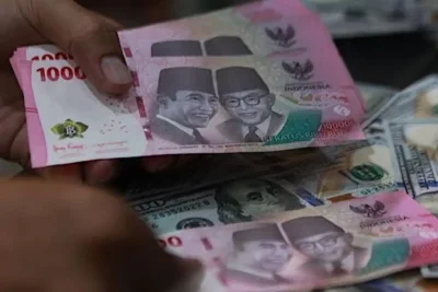 Rupiah Stagnan di Rp17.712 per Dolar AS Jelang Keputusan Bank Sentral