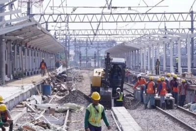 KAI Properti Perpanjang Peron Jalur 6-8 Stasiun Bogor untuk KRL 12 Kereta