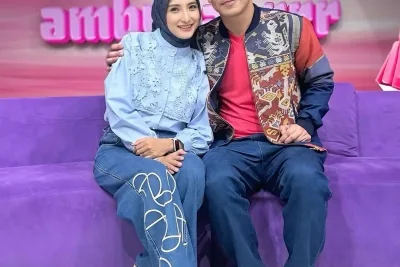 Ricky Perdana Hadiahi Istri Perhiasan Unik dari ASI dan Rambut Anak