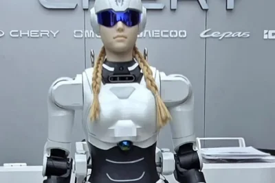 Chery Perkenalkan Robot Humanoid AiMOGA Mornine ke Indonesia