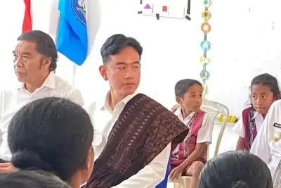 Gibran Evaluasi Program MBG dan KDMP di Ende, Temukan Ruang Kelas Gelap