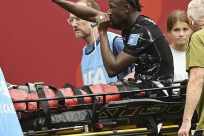 Ismael Kone Alami Patah Kaki Akibat Tekel Keras Pemain Qatar