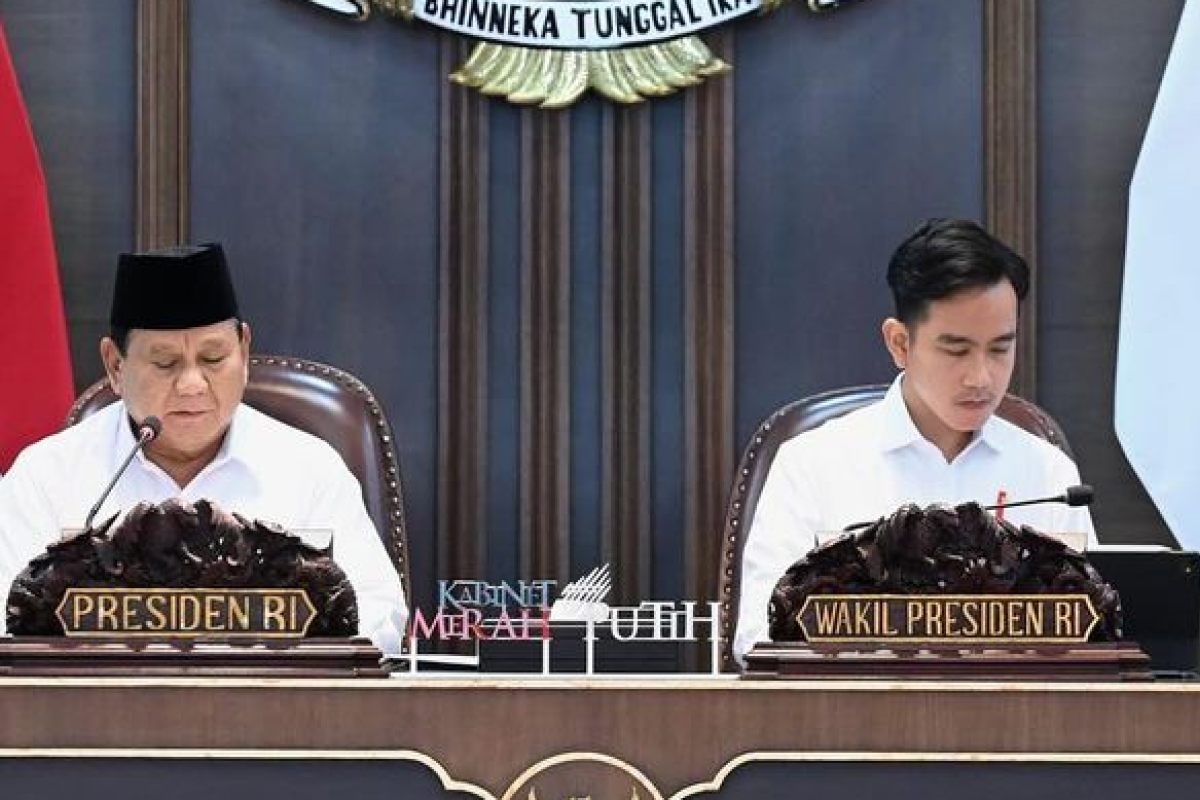 Buah Jatuh Tak Jauh dari Pohonnya! Gibran Bagi-Bagi Bansos